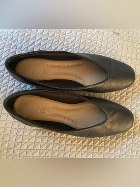 Classic Black Leather Women's Flats